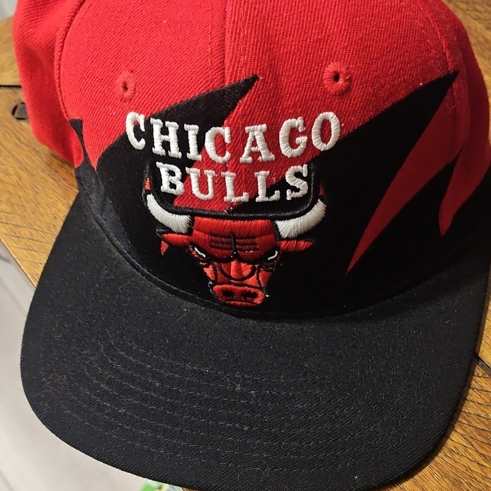 Mitchell & Ness Red and Black Chicago Bulls Hat